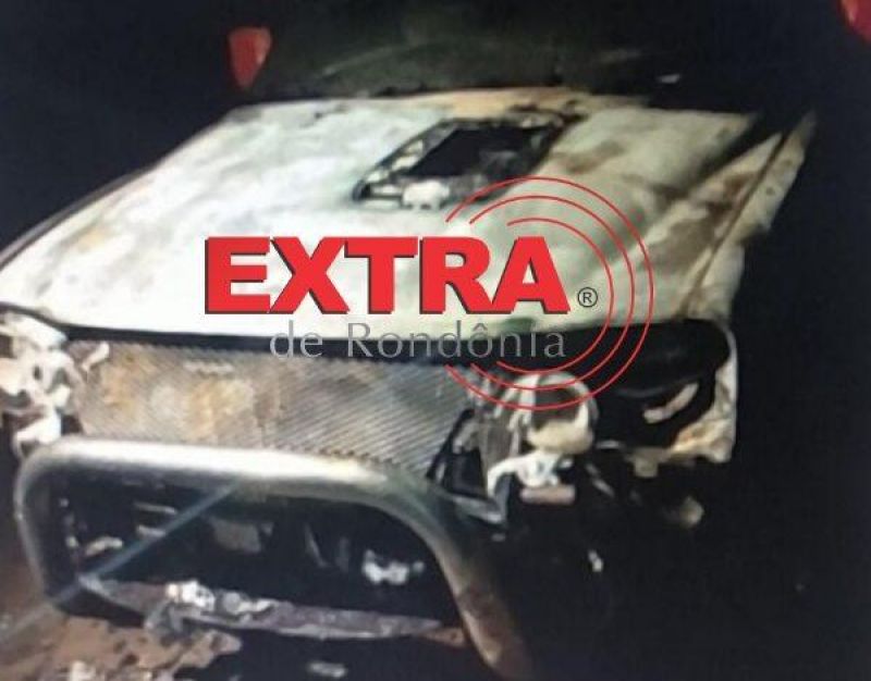 Caminhonete pega fogo em propriedade rural de Vilhena durante a madrugada Caminhonete pega fogo em propriedade rural de Vilhena durante a madrugada
