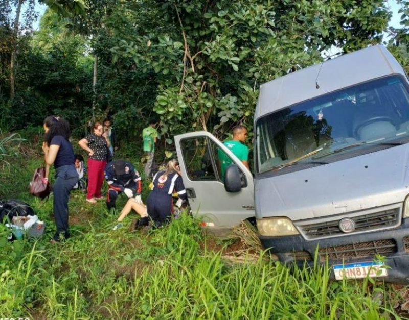 GRAVE: Acidente com ônibus do Ifro deixa vários estudantes feridos na BR-364 GRAVE: Acidente com ônibus do Ifro deixa vários estudantes feridos na BR-364
