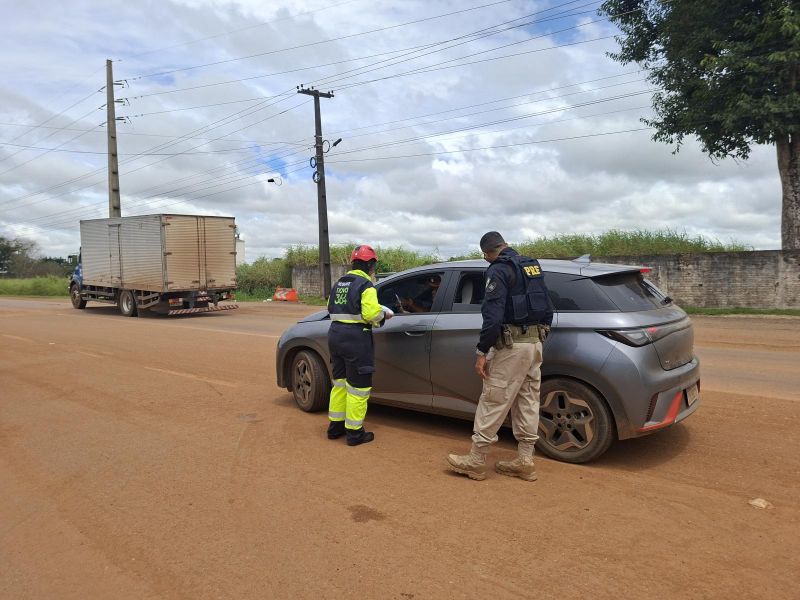 Nova 364 e PRF conscientizam motorista na saída do feriado de carnaval Nova 364 e PRF conscientizam motorista na saída do feriado de carnaval