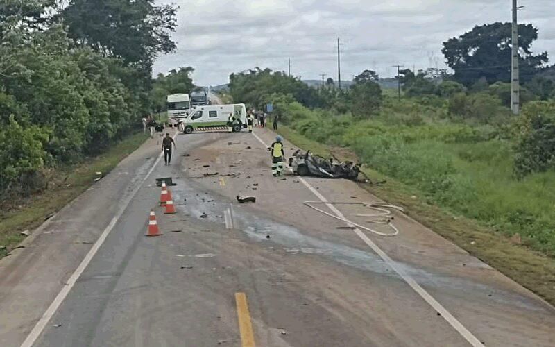 RO: Quatro pessoas morrem carbonizadas em acidente na BR-364 RO: Quatro pessoas morrem carbonizadas em acidente na BR-364
