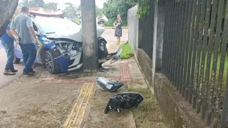 ROLIM DE MOURA: Perseguição termina em grave acidente com viatura da PM ROLIM DE MOURA: Perseguição termina em grave acidente com viatura da PM