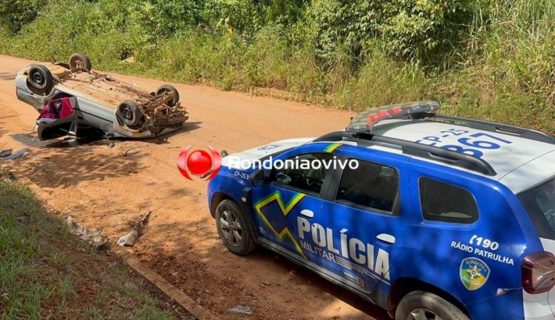 Criminosos roubam Gol, escondem veículo e capotam carro de apoio Criminosos roubam Gol, escondem veículo e capotam carro de apoio