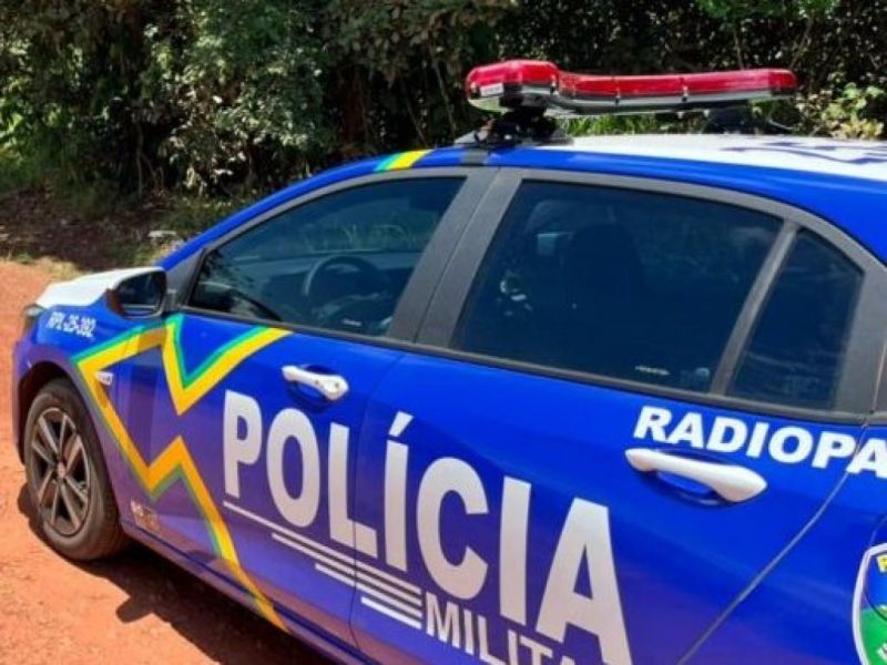 Homem é preso com arma de fogo após abordagem da Polícia Militar em Rolim de Moura Homem é preso com arma de fogo após abordagem da Polícia Militar em Rolim de Moura