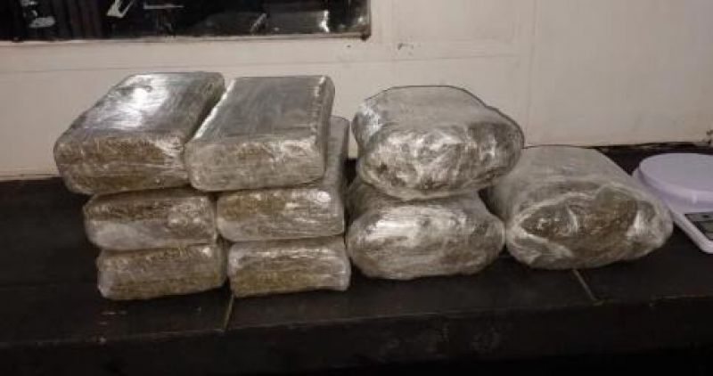 Passageiro é preso com 9 kg de drogas ao tentar embarcar para Porto Velho Passageiro é preso com 9 kg de drogas ao tentar embarcar para Porto Velho