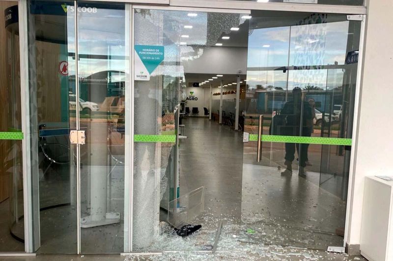 PM impede roubo a banco e prende suspeitos em Guajará-Mirim PM impede roubo a banco e prende suspeitos em Guajará-Mirim