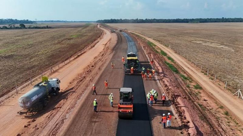 Acesso ao Porto Novo avança com pavimentação de 3 quilômetros e construção de pontes Acesso ao Porto Novo avança com pavimentação de 3 quilômetros e construção de pontes