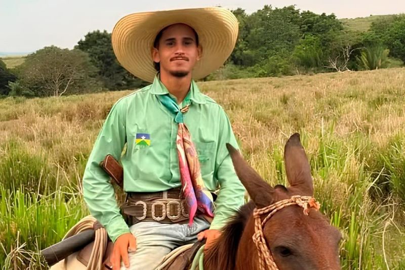 Pescaria termina em tragédia após jovem cair de barco no rio Machado Pescaria termina em tragédia após jovem cair de barco no rio Machado