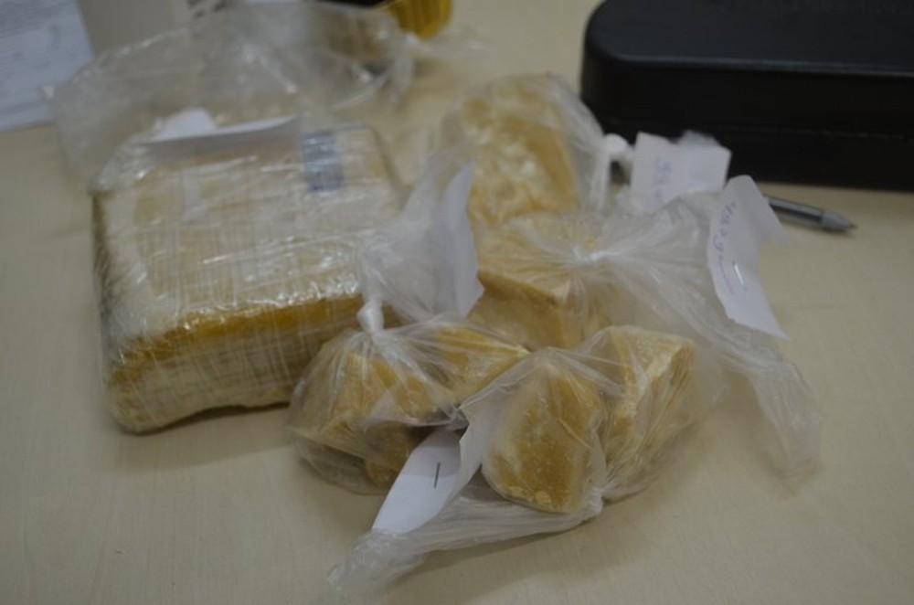 PM descobre casa usada para preparar droga e dois homens são presos em Jaru, RO PM descobre casa usada para preparar droga e dois homens são presos em Jaru, RO