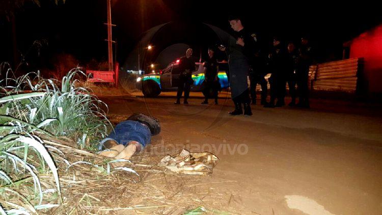 BRUTAL: Homem é morto a facadas após agredir "amigo" a tijolada