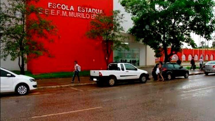 ABSURDO: Aluno é desmaiado a pancadas por trio em frente a escola no Centro ABSURDO: Aluno é desmaiado a pancadas por trio em frente a escola no Centro