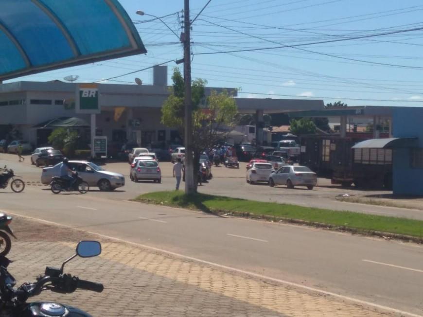 Rolim de Moura: Começa faltar combustível e gás Rolim de Moura: Começa faltar combustível e gás