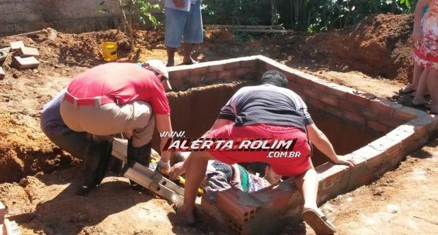 Rolim de Moura - Mulher cai dentro de buraco com mais de dois metros de profundidade e é retirada pelo Corpo de Bombeiros Rolim de Moura - Mulher cai dentro de buraco com mais de dois metros de profundidade e é retirada pelo Corpo de Bombeiros