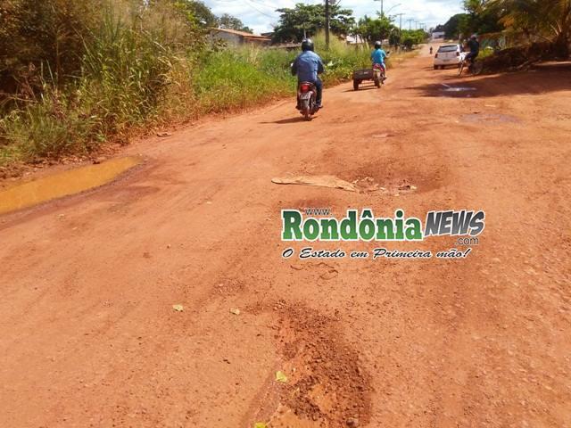 Rolim de Moura-Motociclista sofre queda após passar em buraco na Avenida São Paulo Bairro Boa Esperança Rolim de Moura-Motociclista sofre queda após passar em buraco na Avenida São Paulo Bairro Boa Esperança