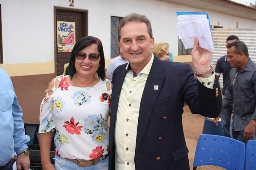 Rolim de Moura – Alunos da Escola Municipal João Batista entregam cartas de agradecimentos e solicitações ao Prefeito Luizão do Trento Rolim de Moura – Alunos da Escola Municipal João Batista entregam cartas de agradecimentos e solicitações ao Prefeito Luizão do Trento