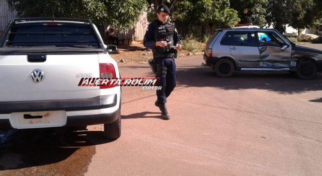 Rolim de Moura - Dois carros colidem no Bairro São Cristóvão e um dos condutores é encaminhado ao hospital pelo Resgate do Corpo de Bombeiros
