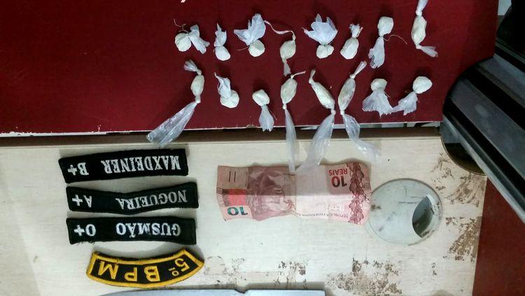 NO FLAGRA: PM prende vulgo "Jackinho" acusado de invadir casa para vender droga