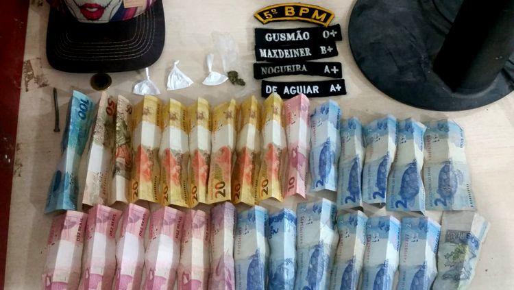 TRÁFICO: PM recebe denúncia e prende homem que vendia droga em distribuidora TRÁFICO: PM recebe denúncia e prende homem que vendia droga em distribuidora