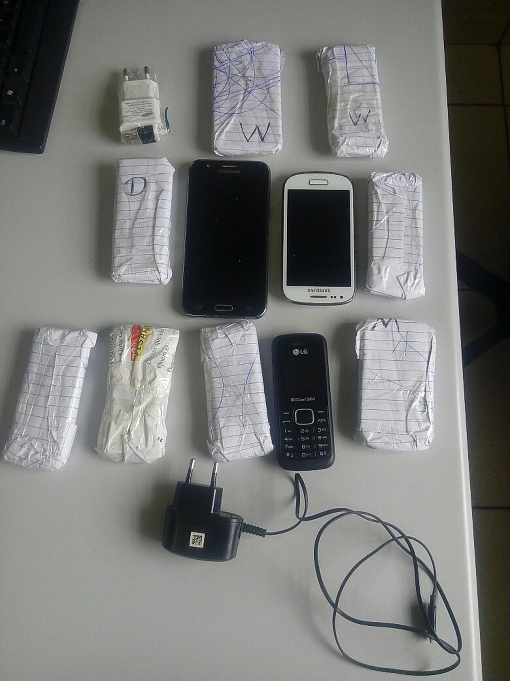 Dez celulares sÃ£o encontrados e apreendidos em presÃ­dio de Cacoal, RO