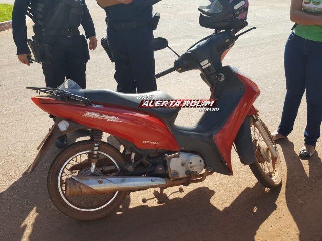 Rolim de Moura - Passageira abre porta de carro estacionado e atinge moto ocupada por dois irmãos