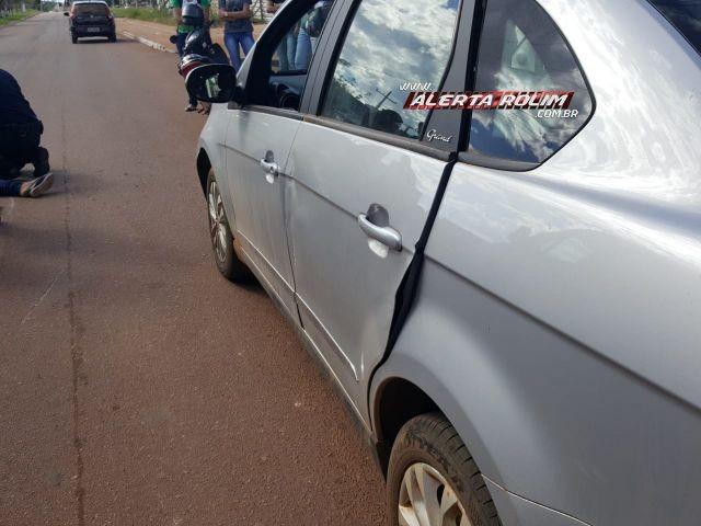 Rolim de Moura - Passageira abre porta de carro estacionado e atinge moto ocupada por dois irmãos