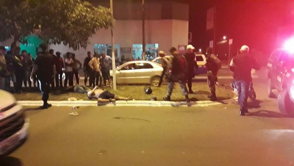 Pedestre é atingido por bala perdida da PM durante perseguição a suspeitos em RO
