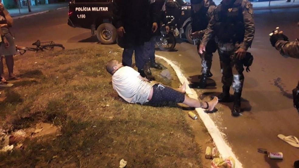 Pedestre é atingido por bala perdida da PM durante perseguição a suspeitos em RO