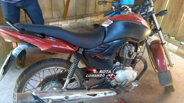 PM e PC apreende moto furtada, drogas e balança de precisão em ação conjunta em São Francisco do Guaporé PM e PC apreende moto furtada, drogas e balança de precisão em ação conjunta em São Francisco do Guaporé