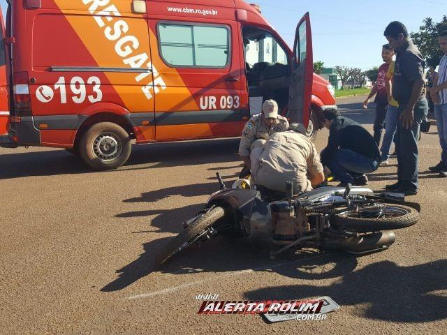 Rolim de Moura - Mulher fica ferida em colisão entre carro e moto no cruzamento da Rua Guaporé com Avenida Porto Velho Rolim de Moura - Mulher fica ferida em colisão entre carro e moto no cruzamento da Rua Guaporé com Avenida Porto Velho