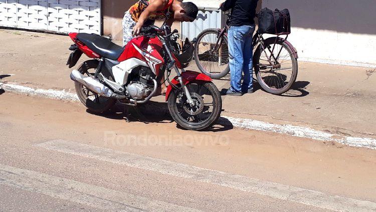 Motociclista sofre gravíssima fratura exposta após colisão com carro na faixa Motociclista sofre gravíssima fratura exposta após colisão com carro na faixa