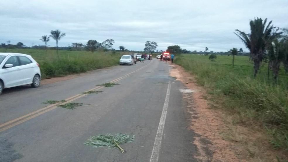 Caminhonete capota após condutor cochilar no volante e idoso morre na RO-257 em Ariquemes, RO