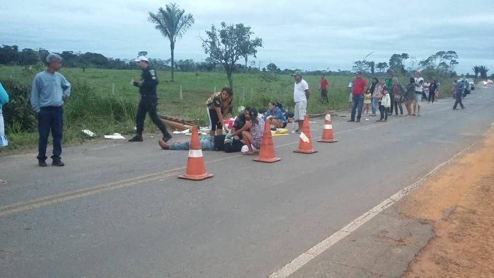 Caminhonete capota após condutor cochilar no volante e idoso morre na RO-257 em Ariquemes, RO