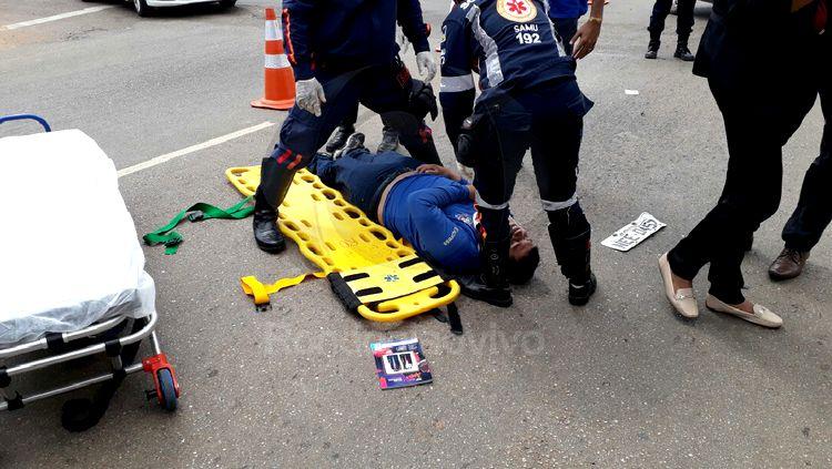 NA "DUQUE": Mulher avança preferencial e deixa motociclista seriamente ferido NA "DUQUE": Mulher avança preferencial e deixa motociclista seriamente ferido