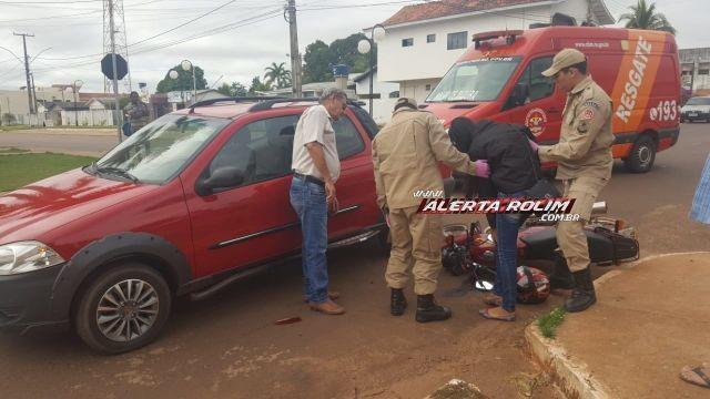 Rolim de Moura - Motocicleta colide na traseira de carro que parou próximo a faixa de pedestres na Rua Rio Madeira Rolim de Moura - Motocicleta colide na traseira de carro que parou próximo a faixa de pedestres na Rua Rio Madeira