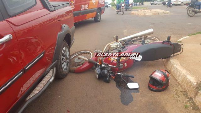 Rolim de Moura - Motocicleta colide na traseira de carro que parou próximo a faixa de pedestres na Rua Rio Madeira Rolim de Moura - Motocicleta colide na traseira de carro que parou próximo a faixa de pedestres na Rua Rio Madeira