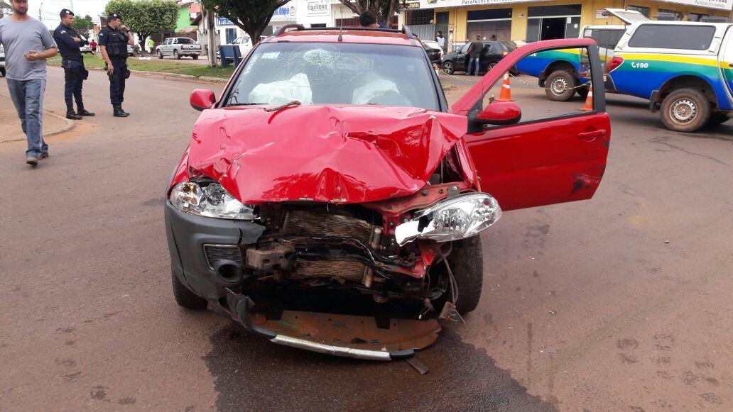 ROLIM DE MOURA: Grave acidente de trânsito é registrado no centro 