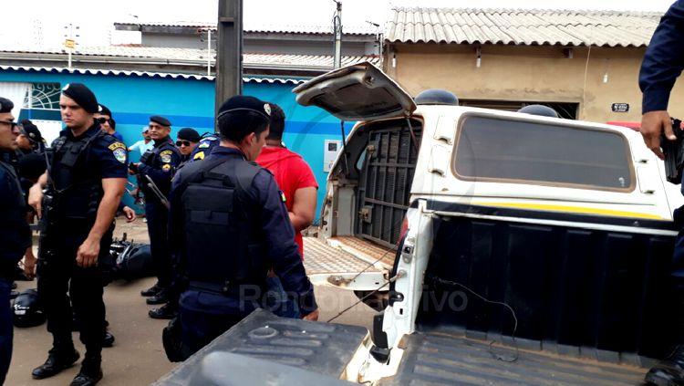 BATEU NA LIXEIRA: Suspeito em fuga alucinada se envolve em grave acidente