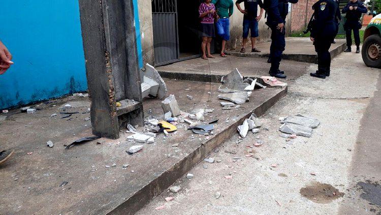 BATEU NA LIXEIRA: Suspeito em fuga alucinada se envolve em grave acidente