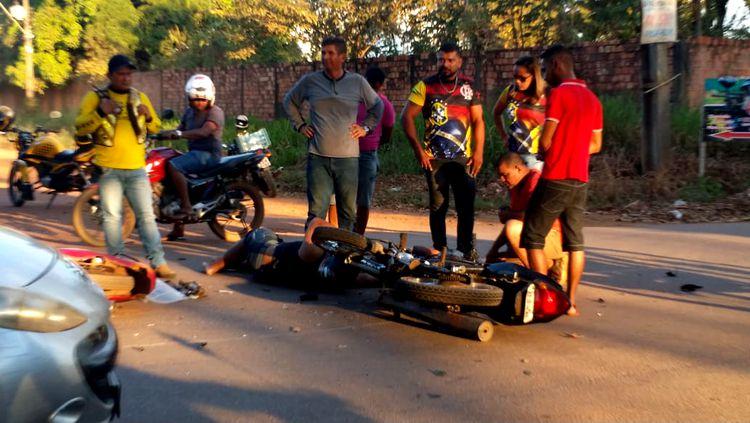 CRIANÇA: Grave acidente entre motocicletas deixa três seriamente feridos CRIANÇA: Grave acidente entre motocicletas deixa três seriamente feridos