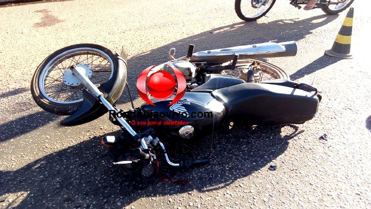 LESÃO: Motociclista fica ferido após avançar preferencial e colidir com carro LESÃO: Motociclista fica ferido após avançar preferencial e colidir com carro