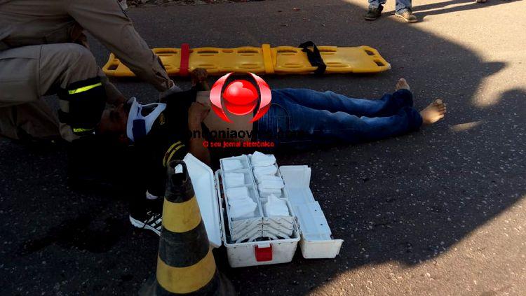 LESÃO: Motociclista fica ferido após avançar preferencial e colidir com carro LESÃO: Motociclista fica ferido após avançar preferencial e colidir com carro