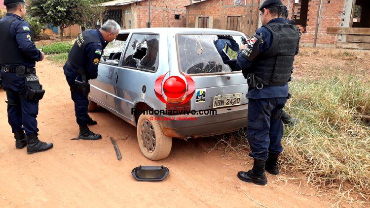 SE DEU MAL: População espanca suspeito e destrói carro usado em crime na zona Leste