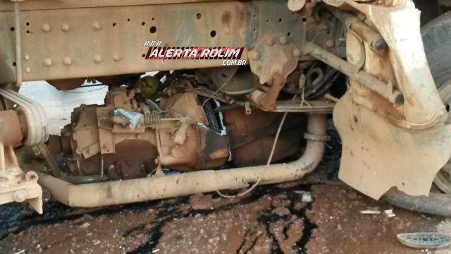 Rolim de Moura - Caminhão tanque se choca na traseira de ônibus escolar na RO-010