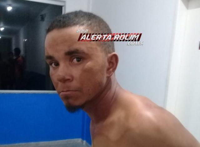 Rolim de Moura - Após roubo em residência, dupla é presa pela PM escondida em borracharia no Bairro Cidade Alta Rolim de Moura - Após roubo em residência, dupla é presa pela PM escondida em borracharia no Bairro Cidade Alta