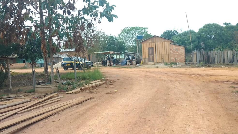 PRF faz operação contra comércio clandestino de combustível em RO