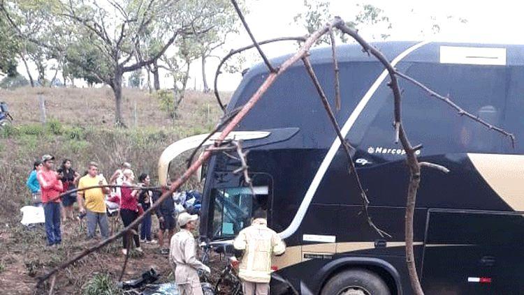 FATAL: Colisão envolvendo ônibus resulta em mortes na BR-364 FATAL: Colisão envolvendo ônibus resulta em mortes na BR-364