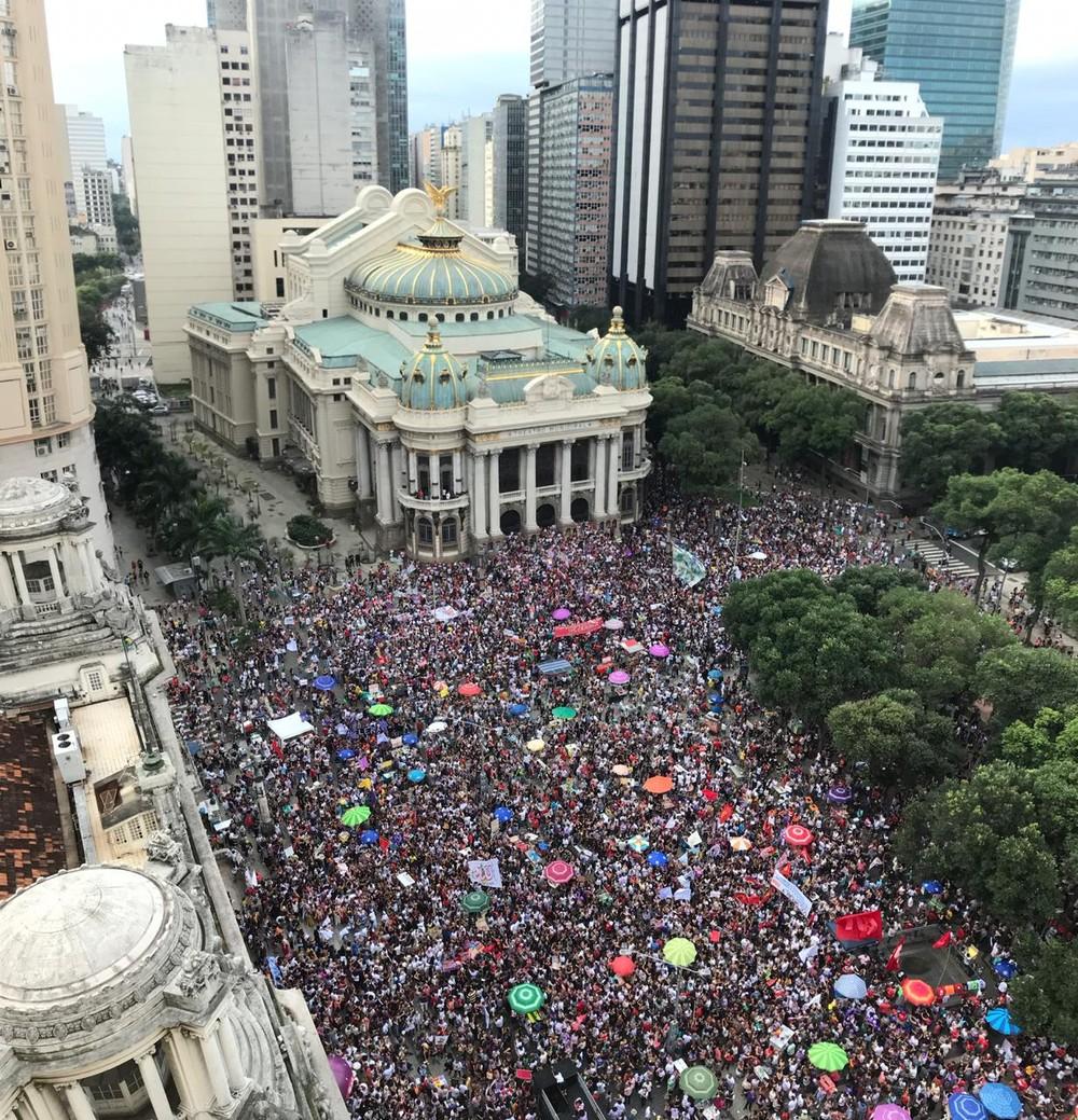 Protestos contra Bolsonaro ocorrem em 26 estados e DF; atos a favor, em 16 Protestos contra Bolsonaro ocorrem em 26 estados e DF; atos a favor, em 16