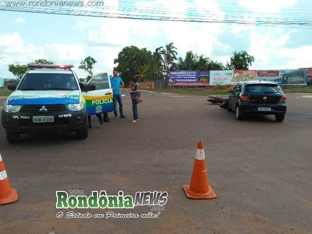 Rolim de Moura- Motociclista é socorrido após colidir em carro Rolim de Moura- Motociclista é socorrido após colidir em carro
