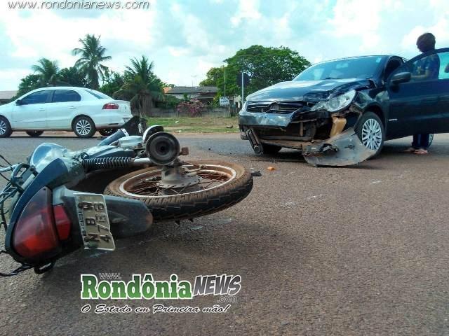 Rolim de Moura- Motociclista é socorrido após colidir em carro Rolim de Moura- Motociclista é socorrido após colidir em carro