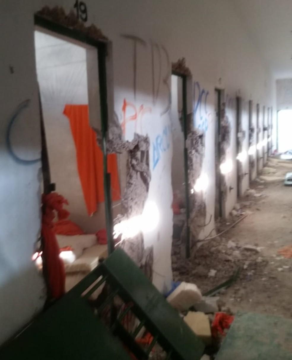Confusão entre facções deixa 19 celas destruídas no Centro de Ressocialização de Ariquemes, RO Confusão entre facções deixa 19 celas destruídas no Centro de Ressocialização de Ariquemes, RO