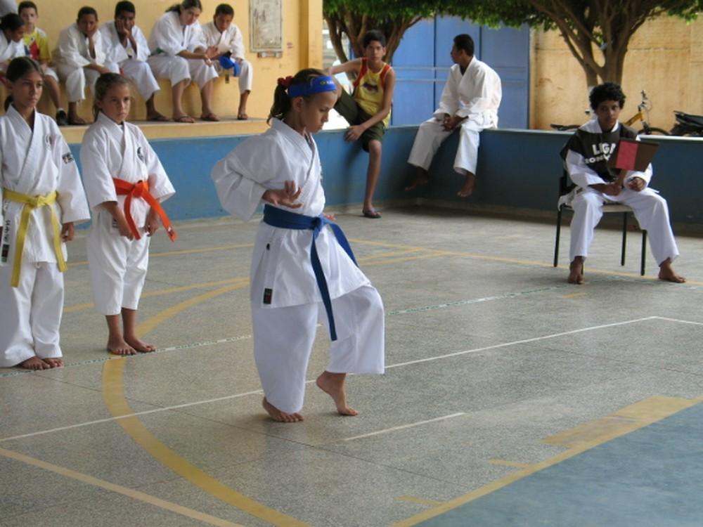 Tatame improvisado em área de casa foi escape para não deixar de treinar, diz sensei Bruna Vilela Tatame improvisado em área de casa foi escape para não deixar de treinar, diz sensei Bruna Vilela